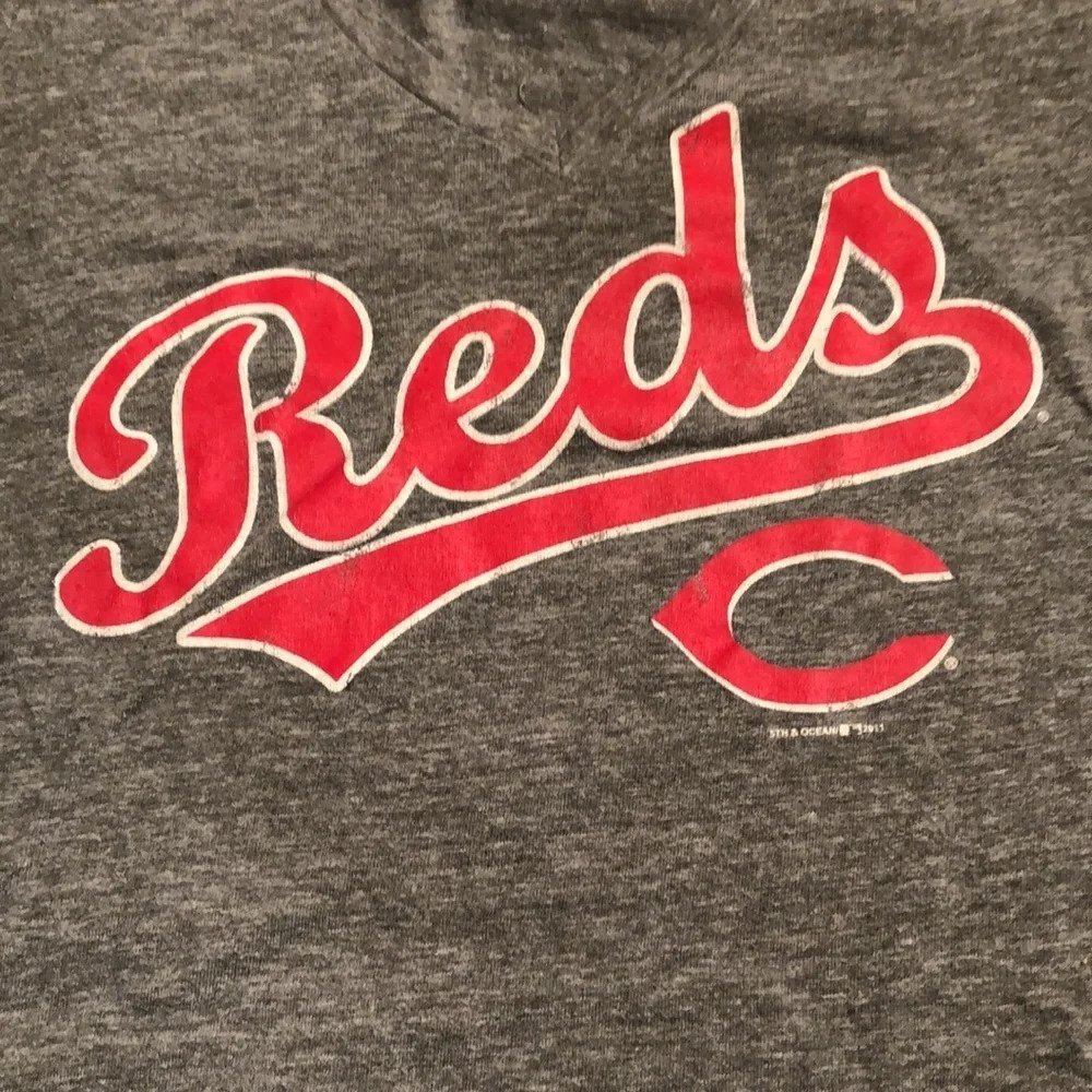 Cincinnati Reds Tee Shirt - Picture 6 of 7